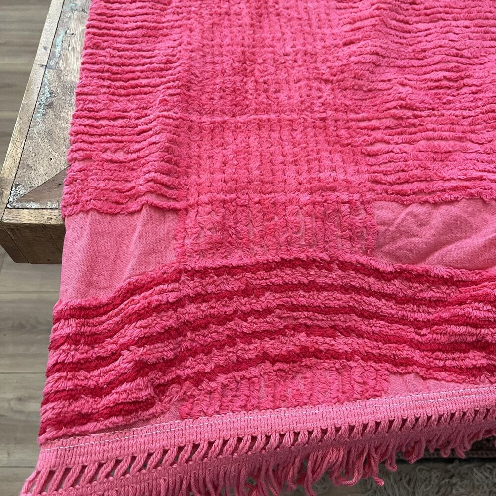 Vtg Chenille Bedspread Pink Floral Tufted Embroidered Cotton w/ Fringe 98"x81" - Picture 4 of 10
